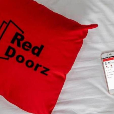 Reddoorz Near Plaza Atrium Senen Hotel Jakarta Exterior photo