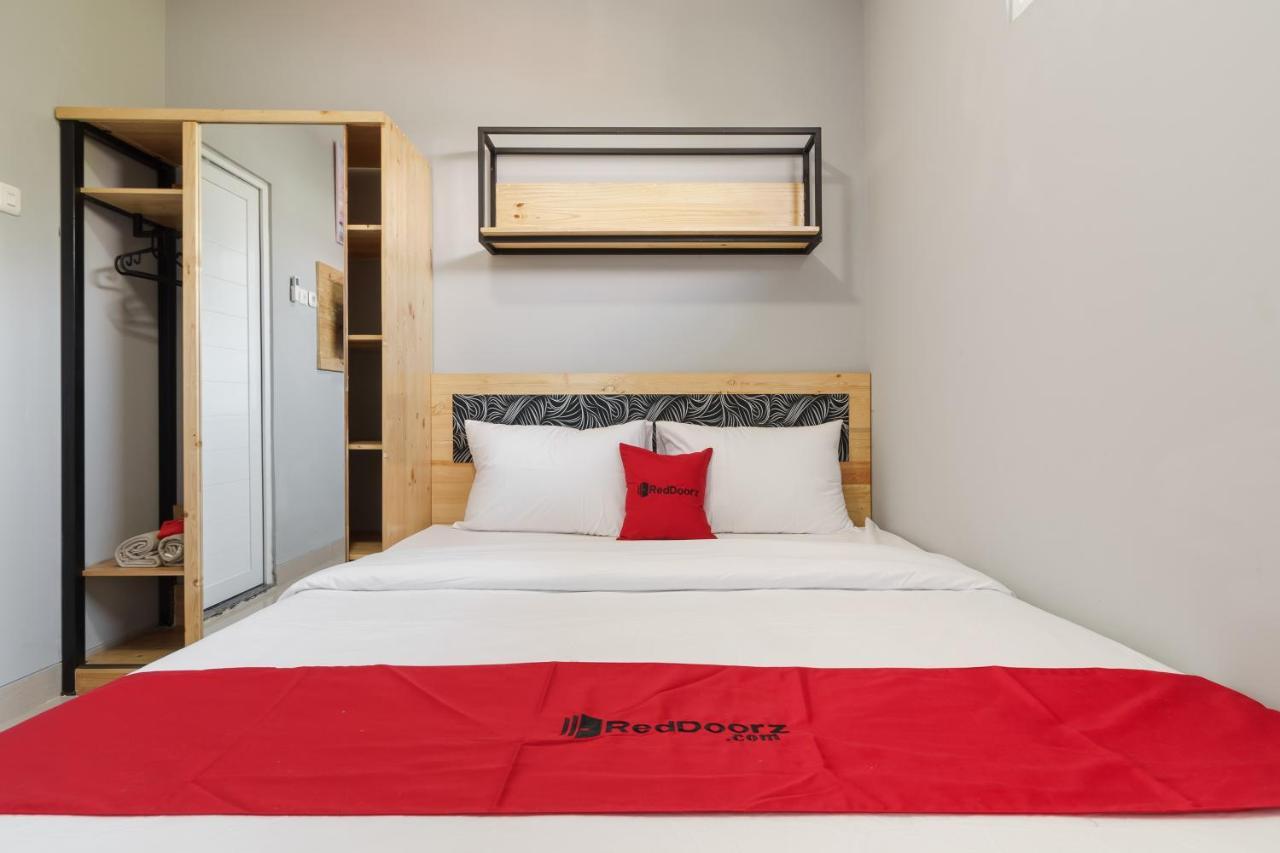 Reddoorz Near Plaza Atrium Senen Hotel Jakarta Exterior photo