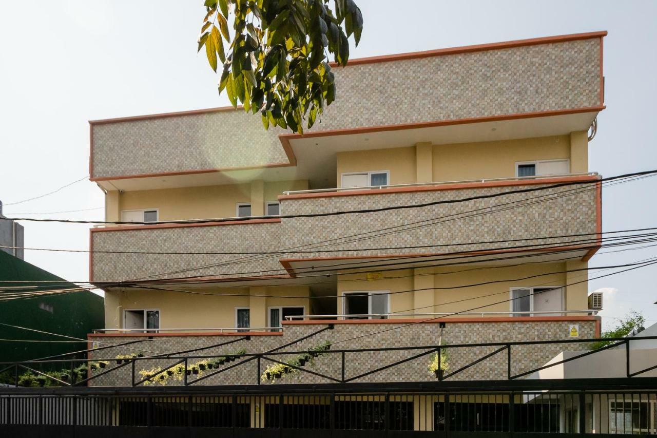 Reddoorz Near Plaza Atrium Senen Hotel Jakarta Exterior photo