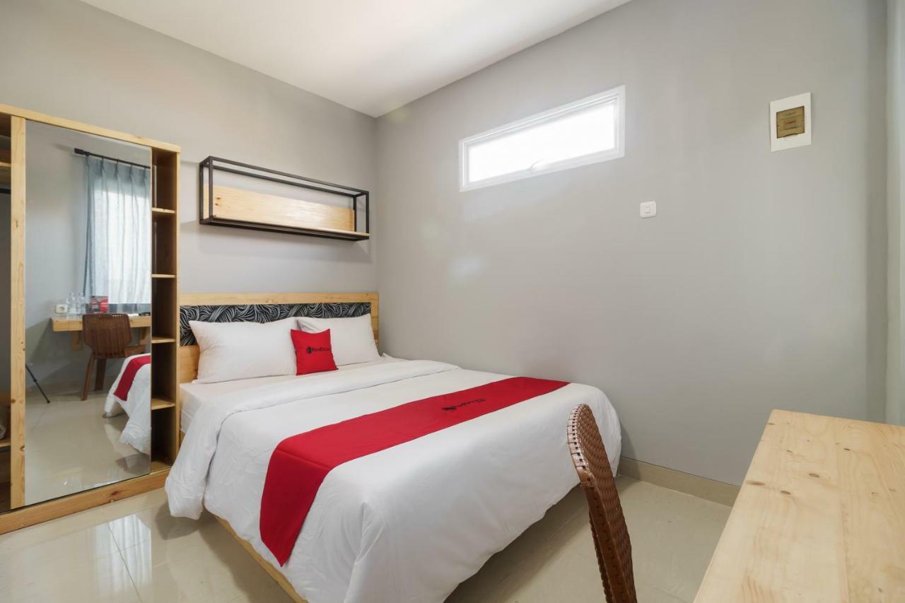 Reddoorz Near Plaza Atrium Senen Hotel Jakarta Exterior photo