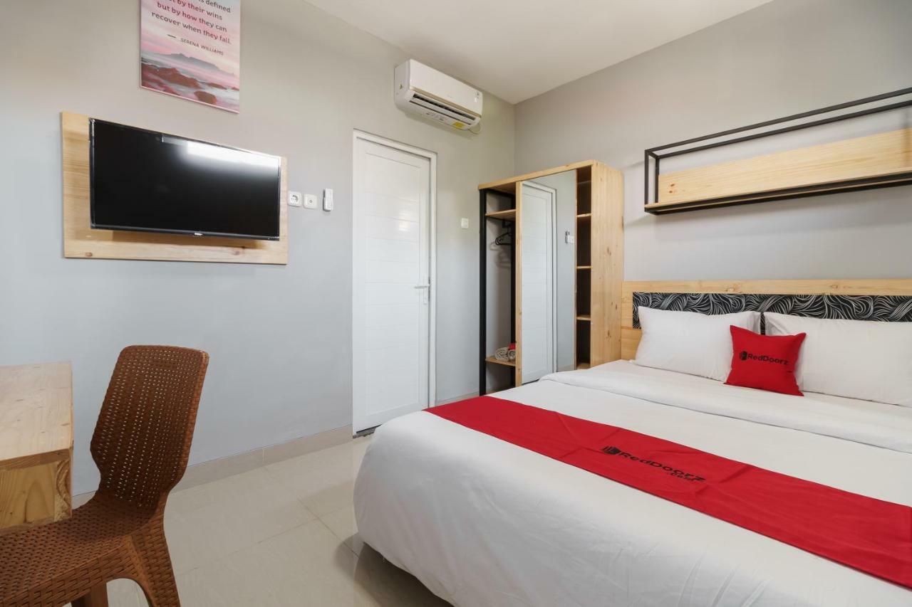 Reddoorz Near Plaza Atrium Senen Hotel Jakarta Exterior photo